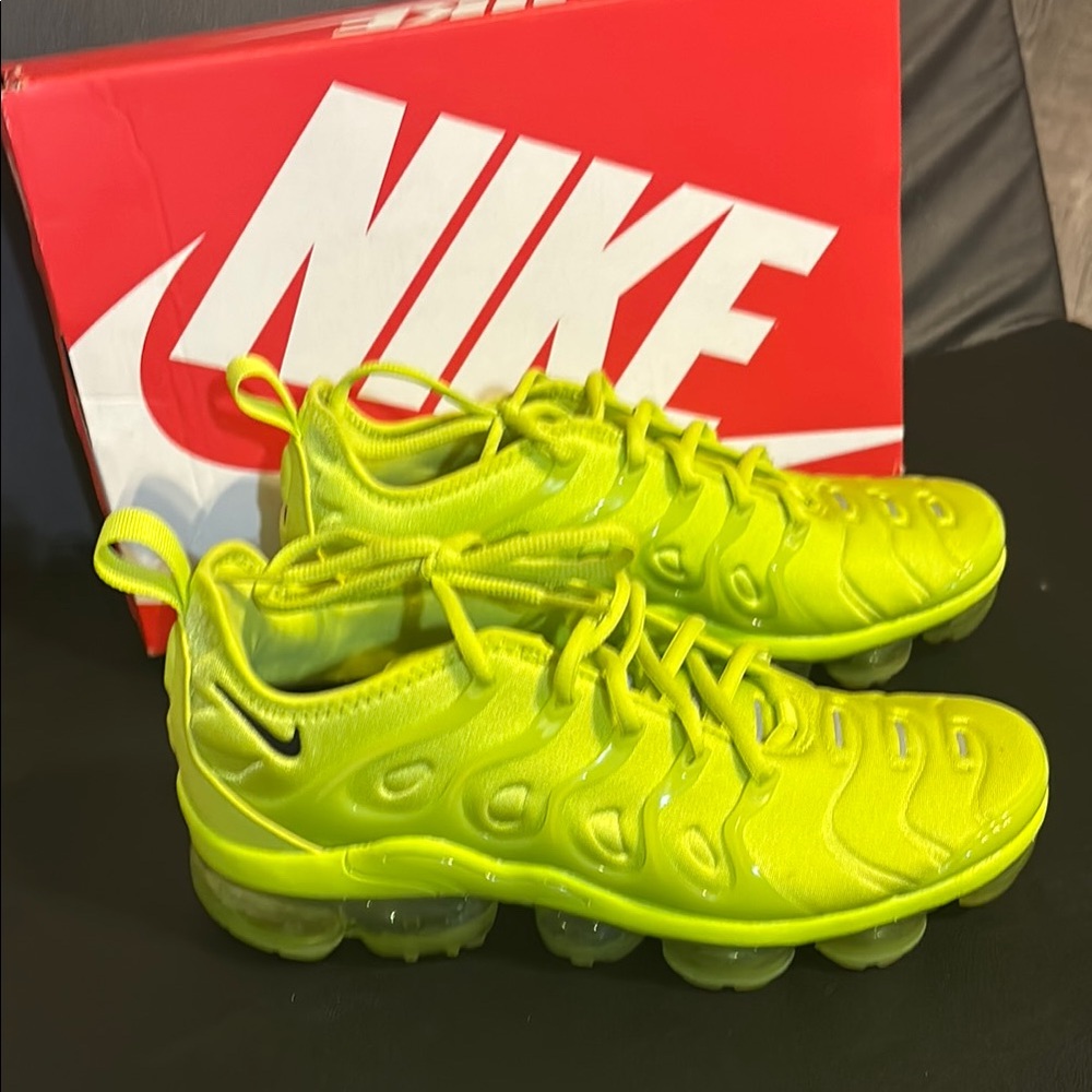 Women, air vapor max plus